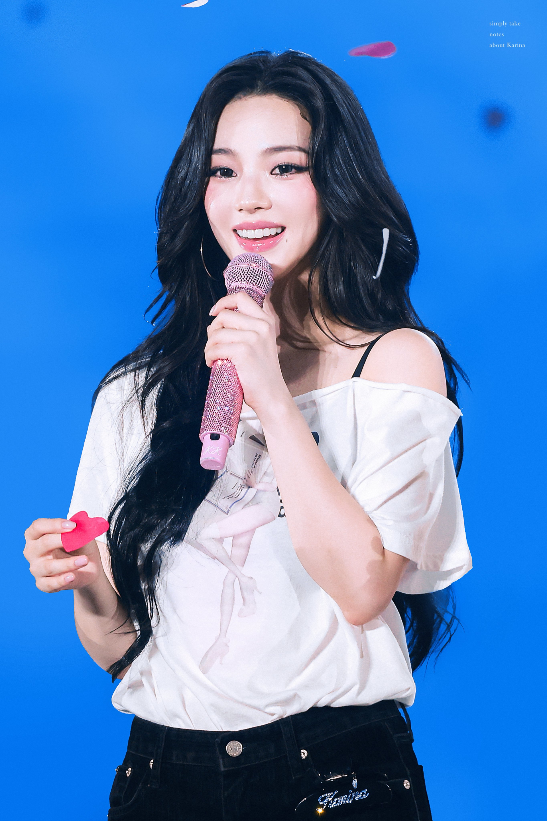 Ngay từ khi aespa debut vào năm 2020, Karina đã nhanh chóng được chú ý nhờ ngoại hình nổi bật