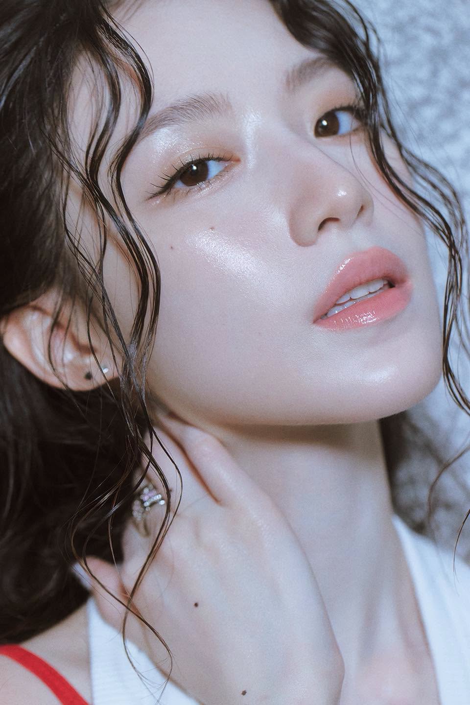 Ngay trong nội bộ (G)I-DLE, Miyeon đôi khi cũng bị đặt cạnh Shuhua về sức hút hình ảnh