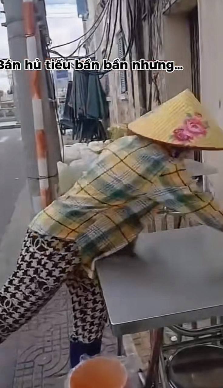 Bà chủ hủ tiếu Sa Đéc bán tô 20.000 đồng nhưng du lịch khắp nơi, khách quen tự nhận