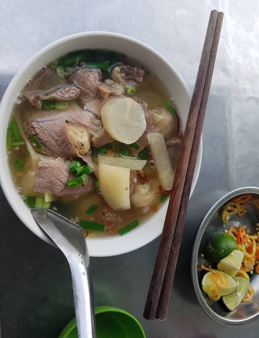 Bà chủ hủ tiếu Sa Đéc bán tô 20.000 đồng nhưng du lịch khắp nơi, khách quen tự nhận