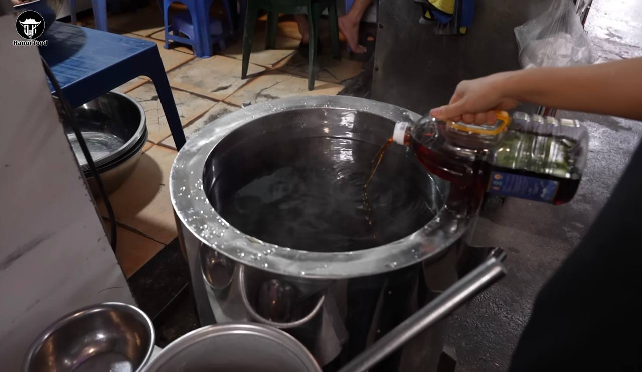 Nước chấm là một trong những phần được chị Tâm chú trọng nhất.