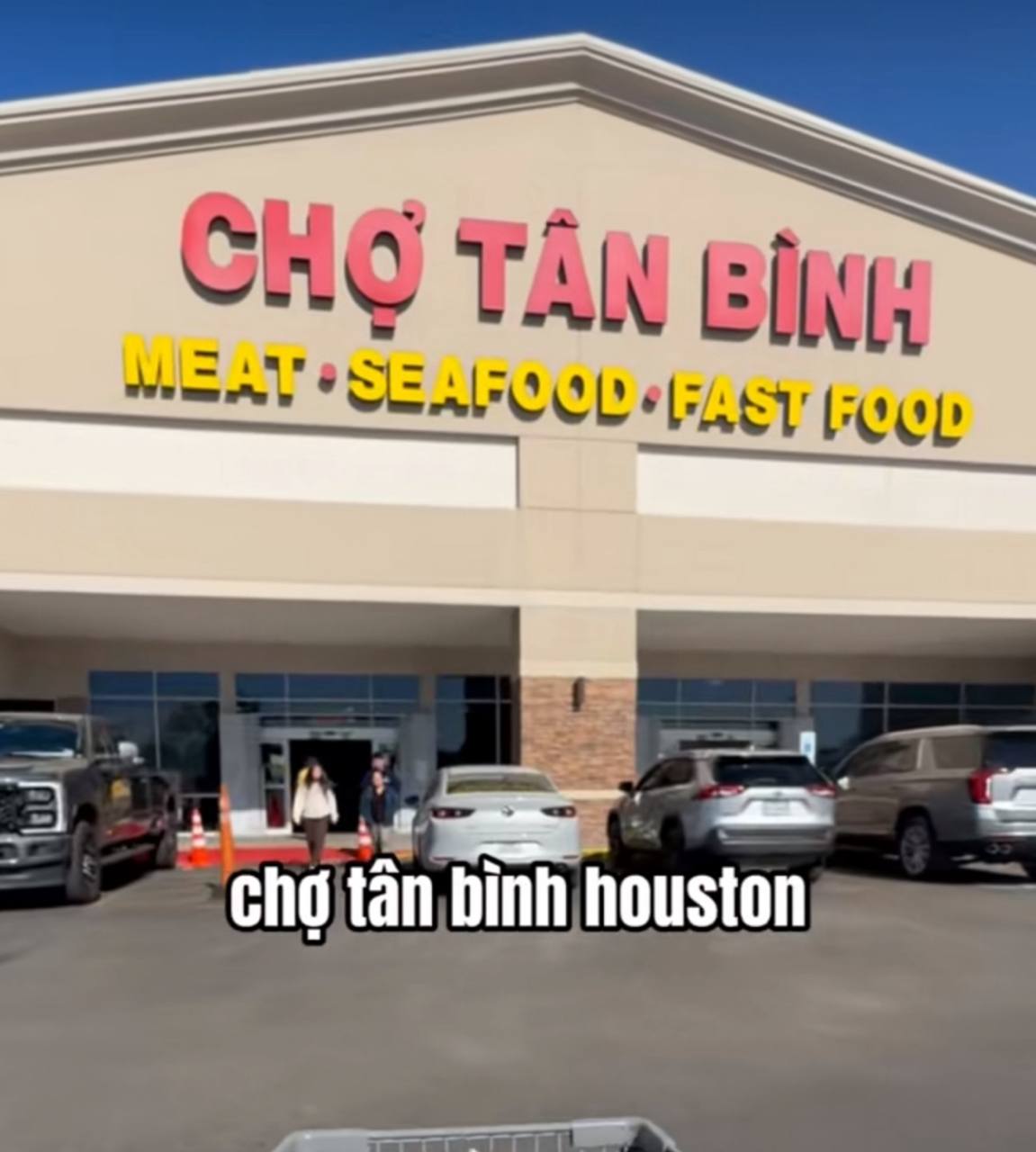 Tiệm “Cơm Chỉ” nằm bên trong Chợ Tân Bình ở Houston, Texas, Mỹ, đang được nhiều người Việt tìm kiếm và chia sẻ trên mạng xã hội.