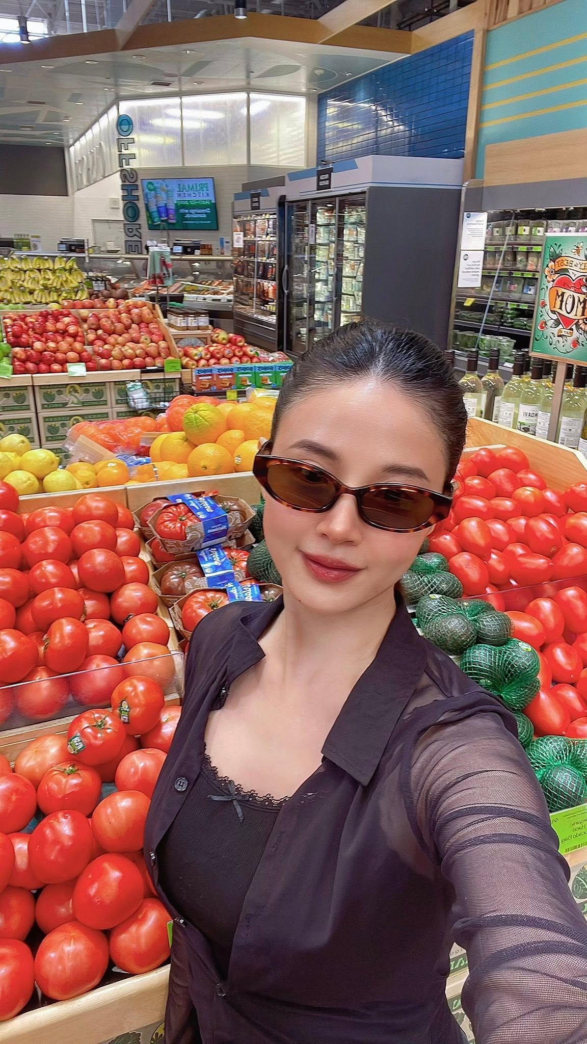 Midu thỉnh thoảng đăng ảnh đi chợ. Ảnh: FBNV.
