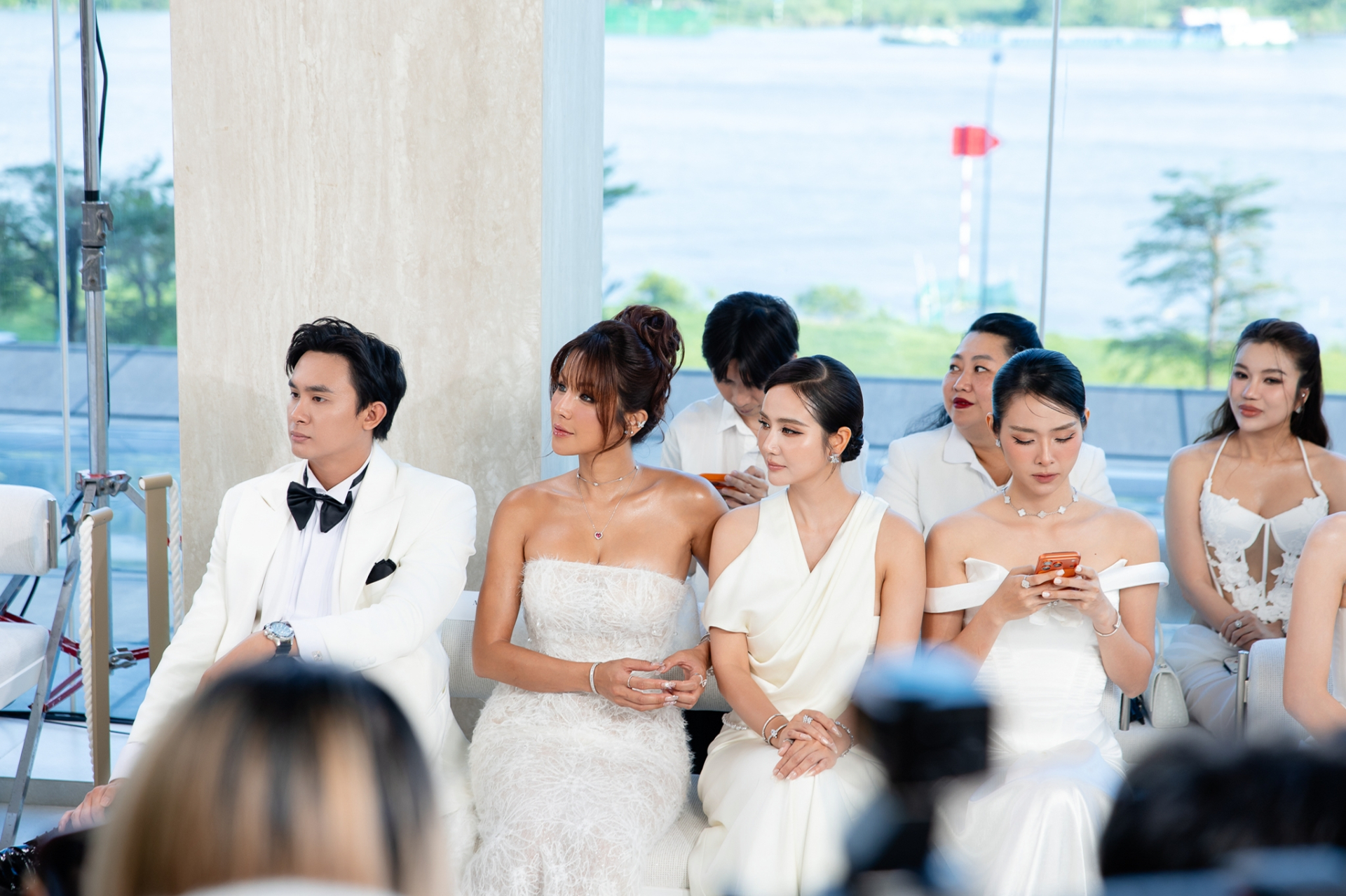 Cả hai được xếp ngồi hàng ghế đầu ở show thời trang