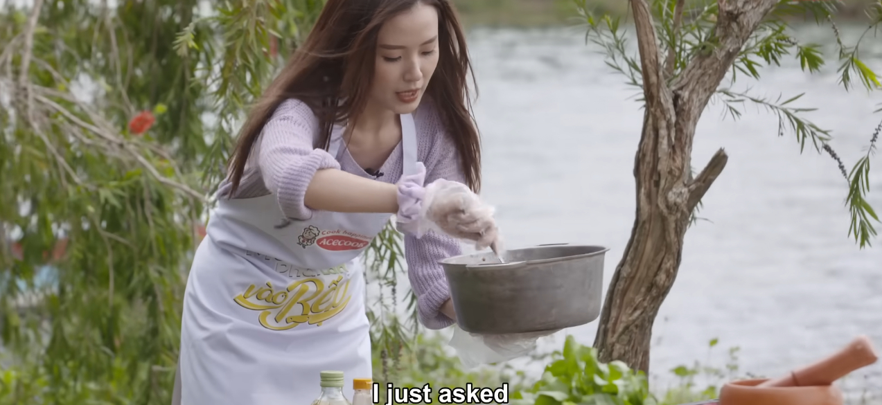 Midu nâu ăn trong show Trường Giang. Nguồn: Trường Giang