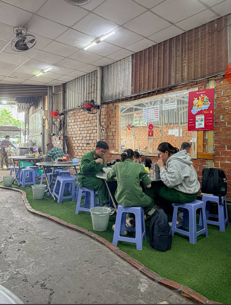 Bị Trấn Thành chỉ chỗ, quán ăn không biển hiệu ở TP.HCM khiến khách ruột lo mất chỗ ngồi