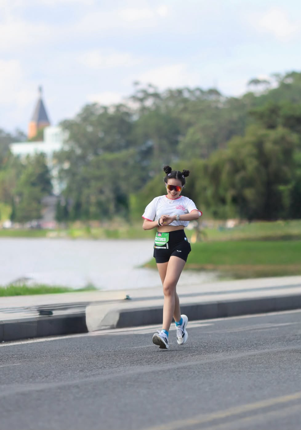 Ngoài chạy trail, cả Bình Nguyễn và Nguyên Trúc cũng tập luyện đều đặn, tham gia các giải chạy road bình thường