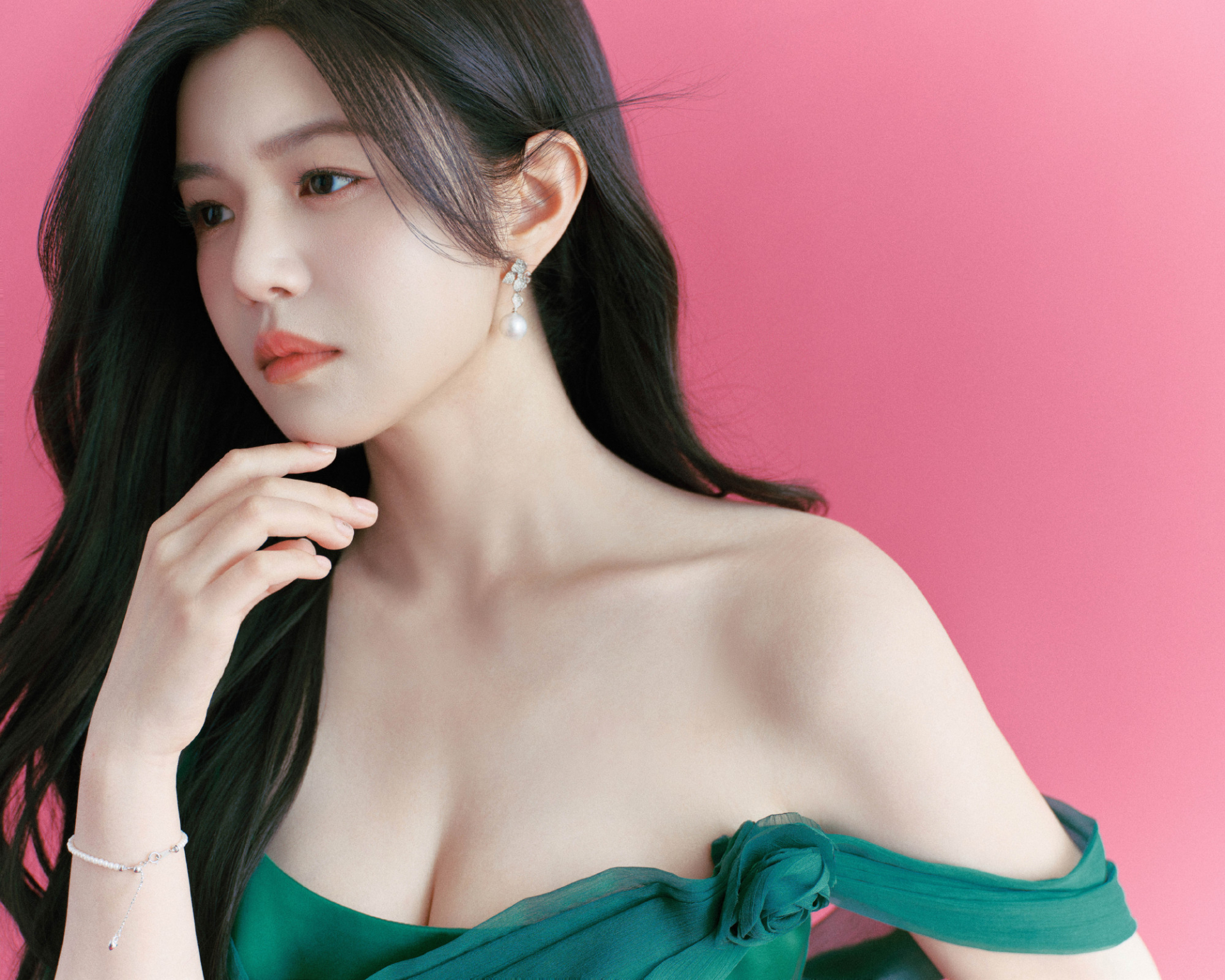 Trần Nghiên Hy được cho biết đã có bạn trai mới và còn cùng đối phương sang Thái Lan du lịch. Ảnh: Sina.