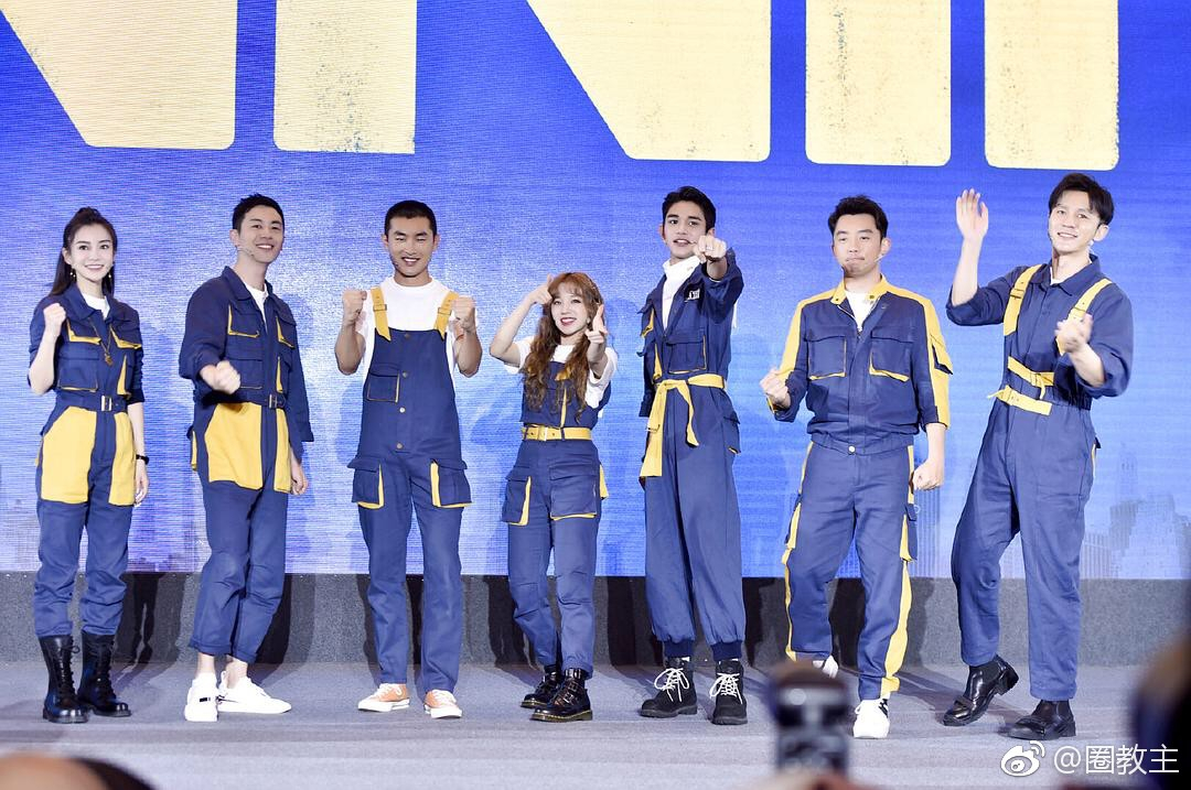 Tống Vũ Kỳ cùng các thành viên cố định của Running Man bản Trung như Angelababay, Trịnh Khải, Lý Thần, Lucas Hoàng Húc Hi. Ảnh: Weibo.