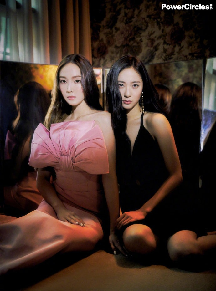 Cặp chị em đình đám showbiz Jessica - Krystal. Ảnh: Power Circle