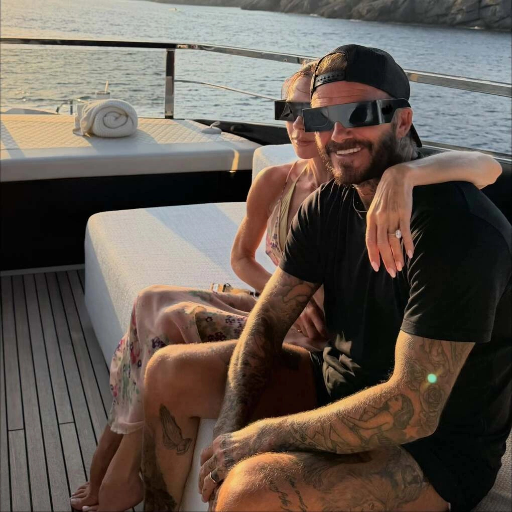 Cảnh tượng gây chú ý giữa Beckham và Harper 15 tuổi giữa phố