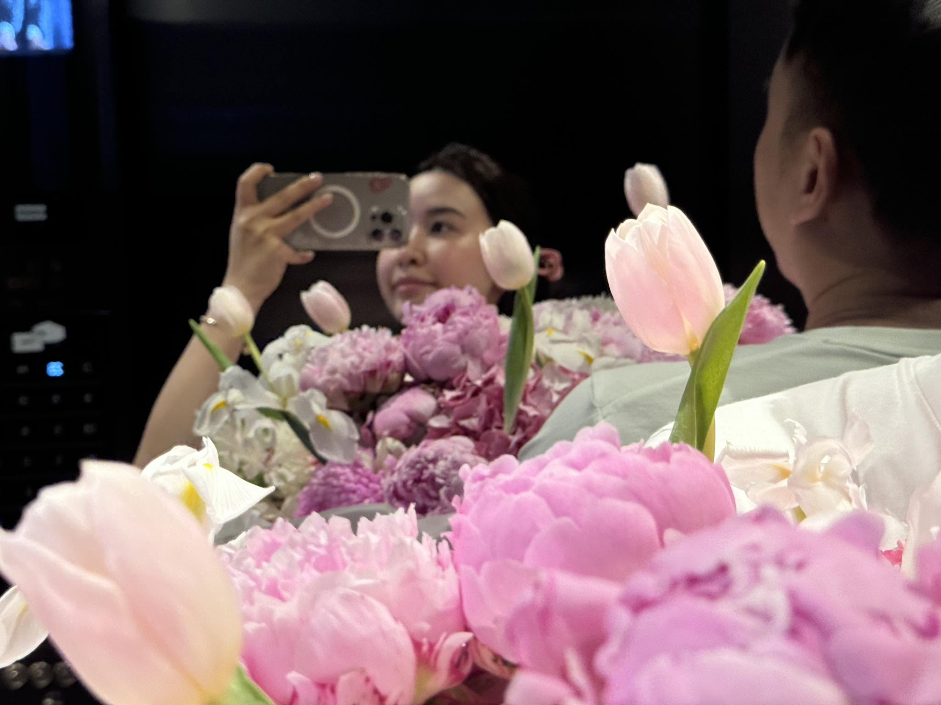 Dạo gần đây, chồng của Quyên Qui xuất hiện trang các clip TikTok, ảnh Facebook của cô nàng đều đặn.