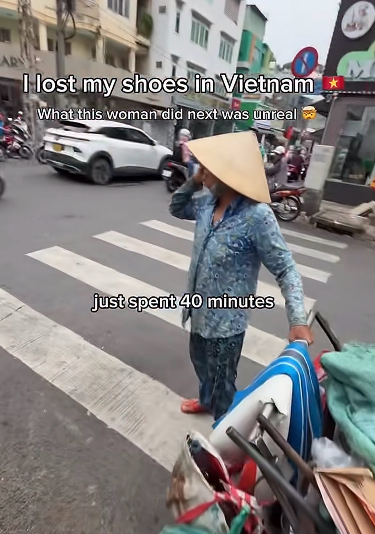 Khách Tây đến TP.HCM lạc mất giày, được “thủ lĩnh” ve chai tìm thấy trong vòng 40 phút: Diễn biến thu về gần 1 triệu view