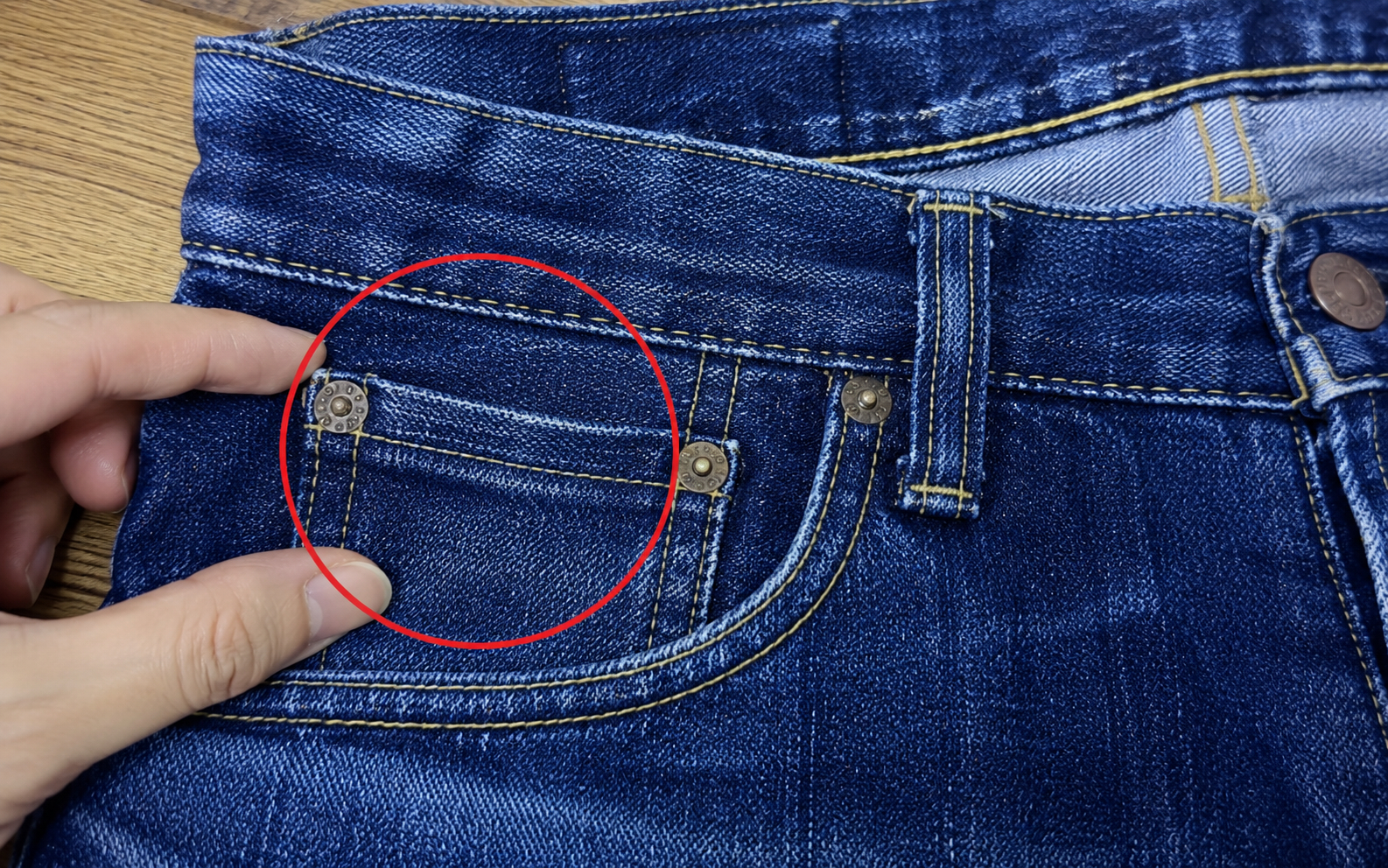 Lý do quần jeans có 1 chiếc túi bé xíu