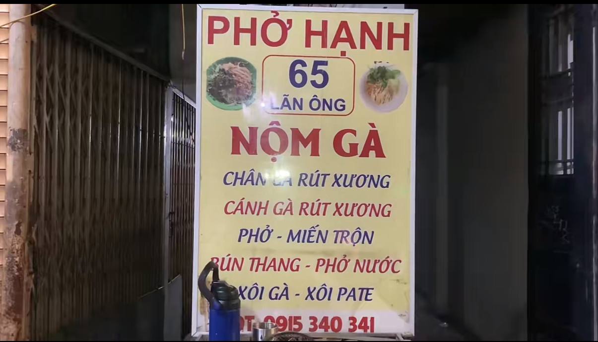 Khách Nhật ăn phở gà Hà Nội rồi ví như