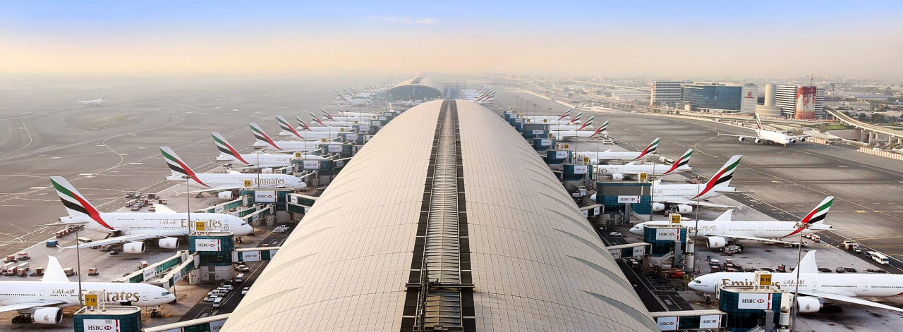 Để khai thác A380 hiệu quả, các sân bay thường cần thiết kế cầu ống lồng và quy trình phục vụ mặt đất phù hợp với máy bay hai tầng
