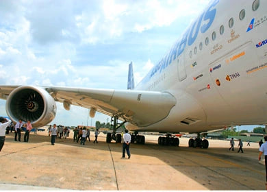 Lần đầu tiên A380 đặt bánh xuống Việt Nam là ngày 2/9/2007, chỉ hơn hai năm sau chuyến bay thử nghiệm đầu tiên.