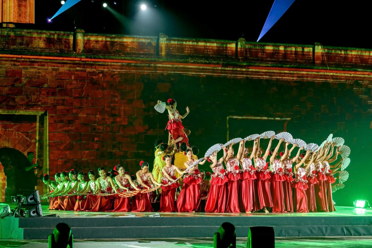 Hà Nội tháng 9 có gì mà khiến người ta muốn trở lại? Từ mùa thu rất tình đến “dòng chảy di sản” nghìn năm