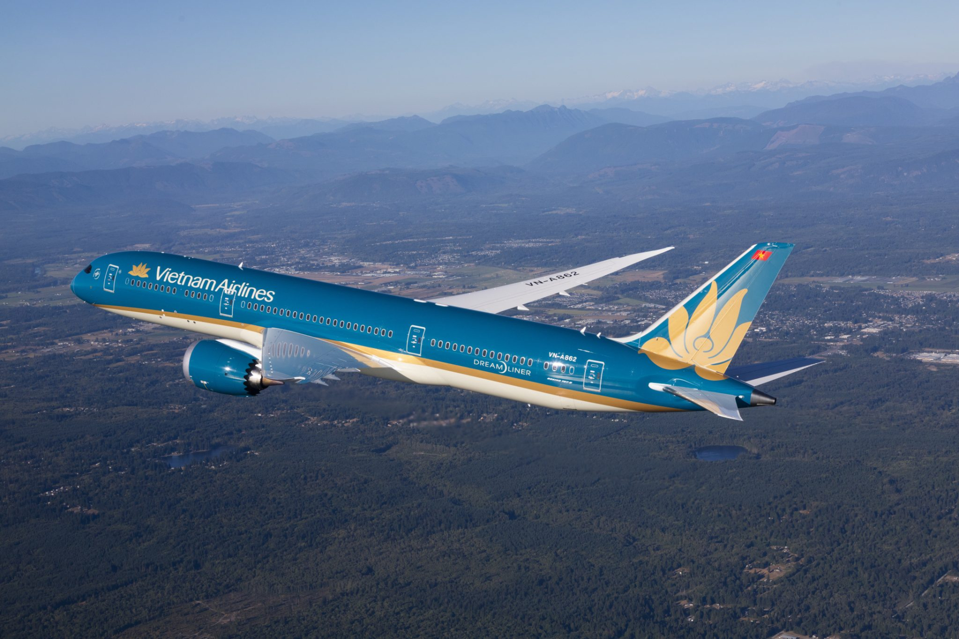 Hiện tại, Vietnam Airlines đang sở hữu 11 chiếc Boeing 787-9, góp phần nâng cao hiệu quả vận hành mạng lưới hàng không trong nước và quốc tế của Hãng.