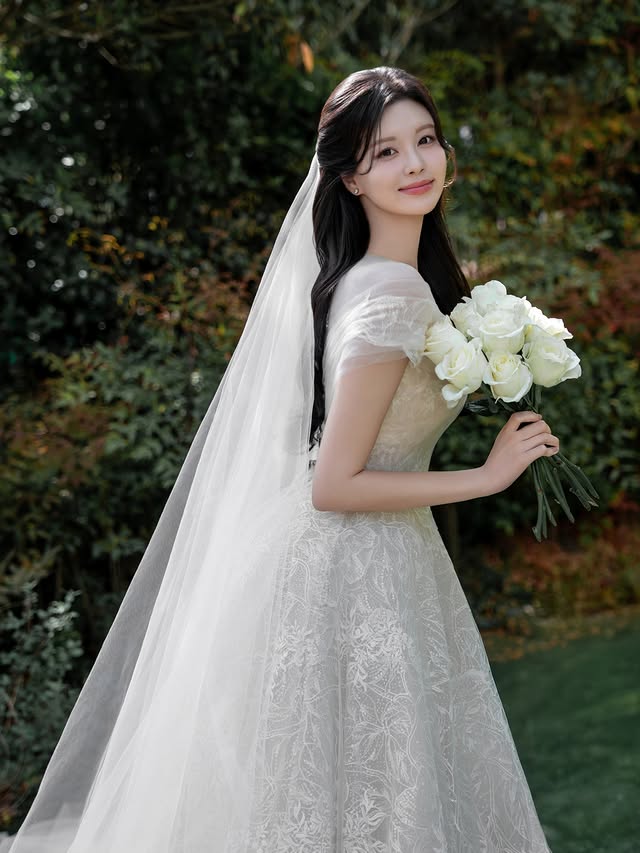 Cận cảnh nhan sắc đỉnh cao của nữ idol sinh năm 1996. Ảnh: Instagram