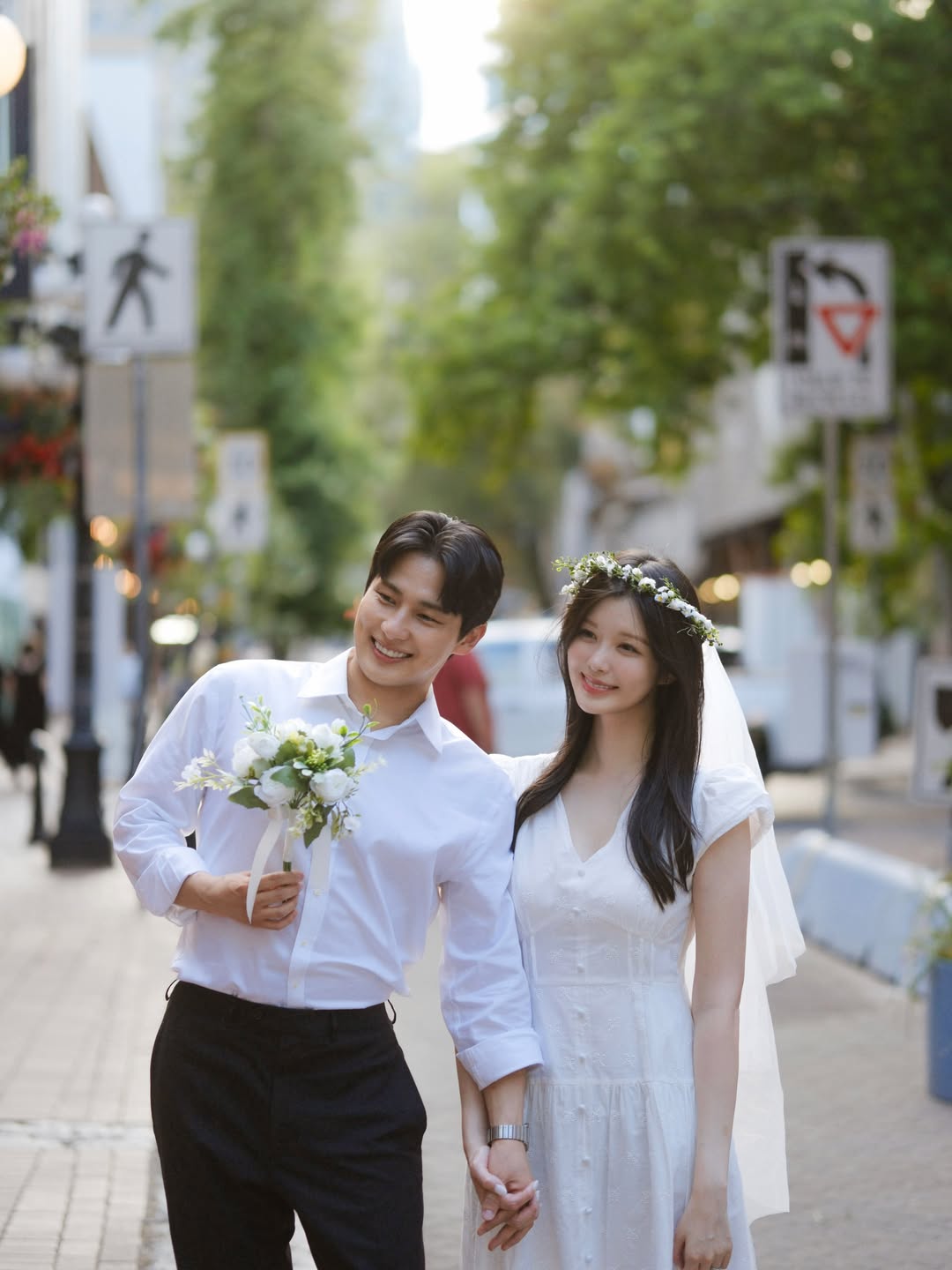 Đôi vợ chồng đắm chìm trong hạnh phúc. Ảnh: Instagram