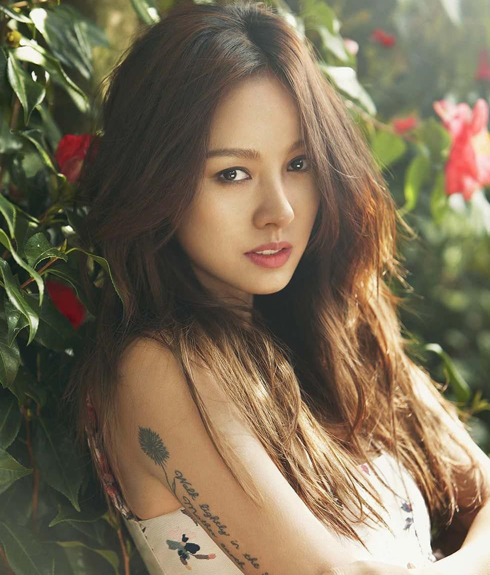 Lee Hyori và bạn trai cãi nhau to, đập nát 4 chiếc điện thoại