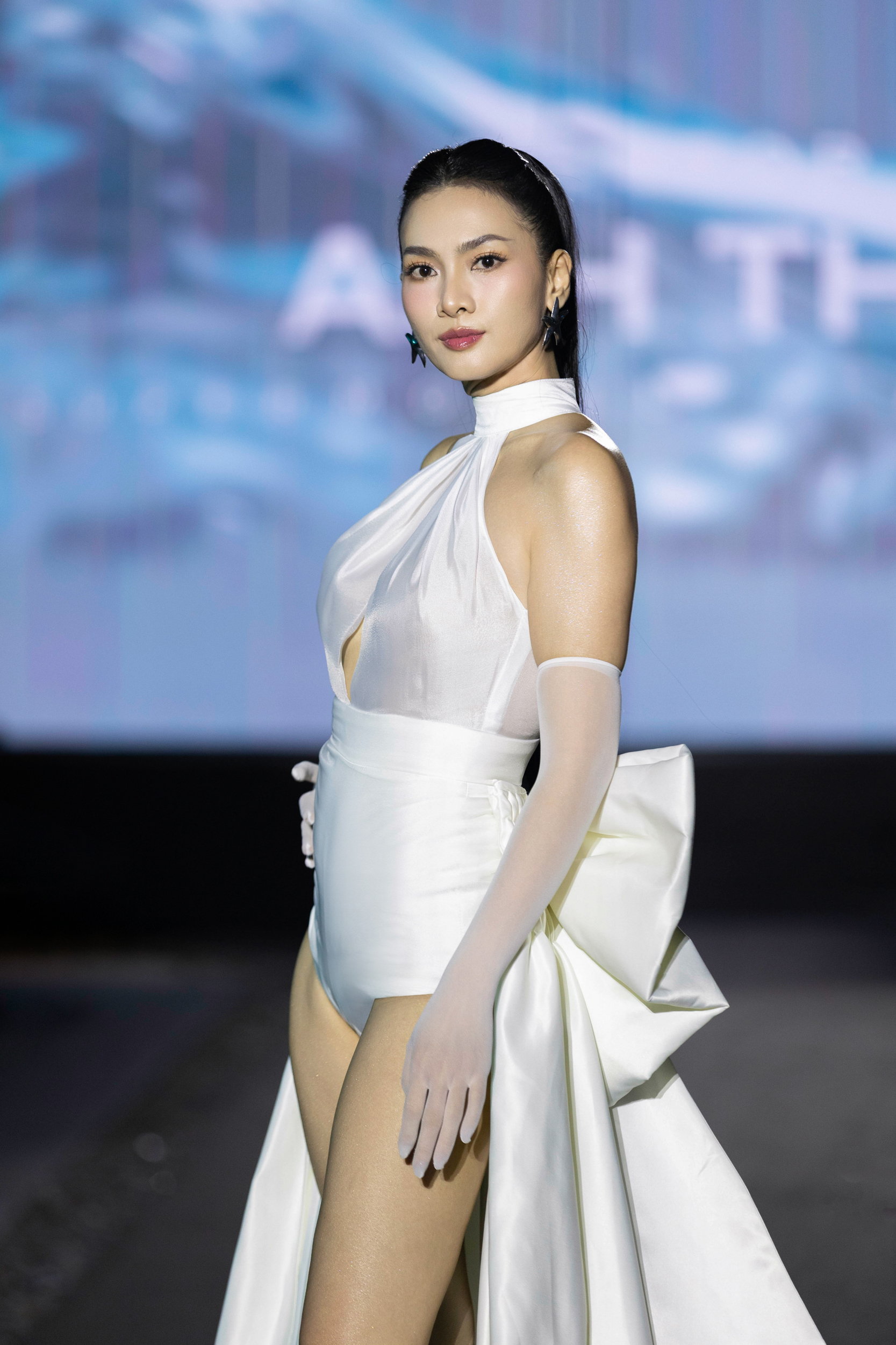 Mentor Anh Thư với những bước catwalk đầy nội lực tại Họp báo The Face Vietnam 2026