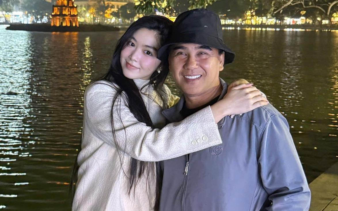 Lọ Lem là con gái của MC Quyền Linh và doanh nhân Dạ Thảo.