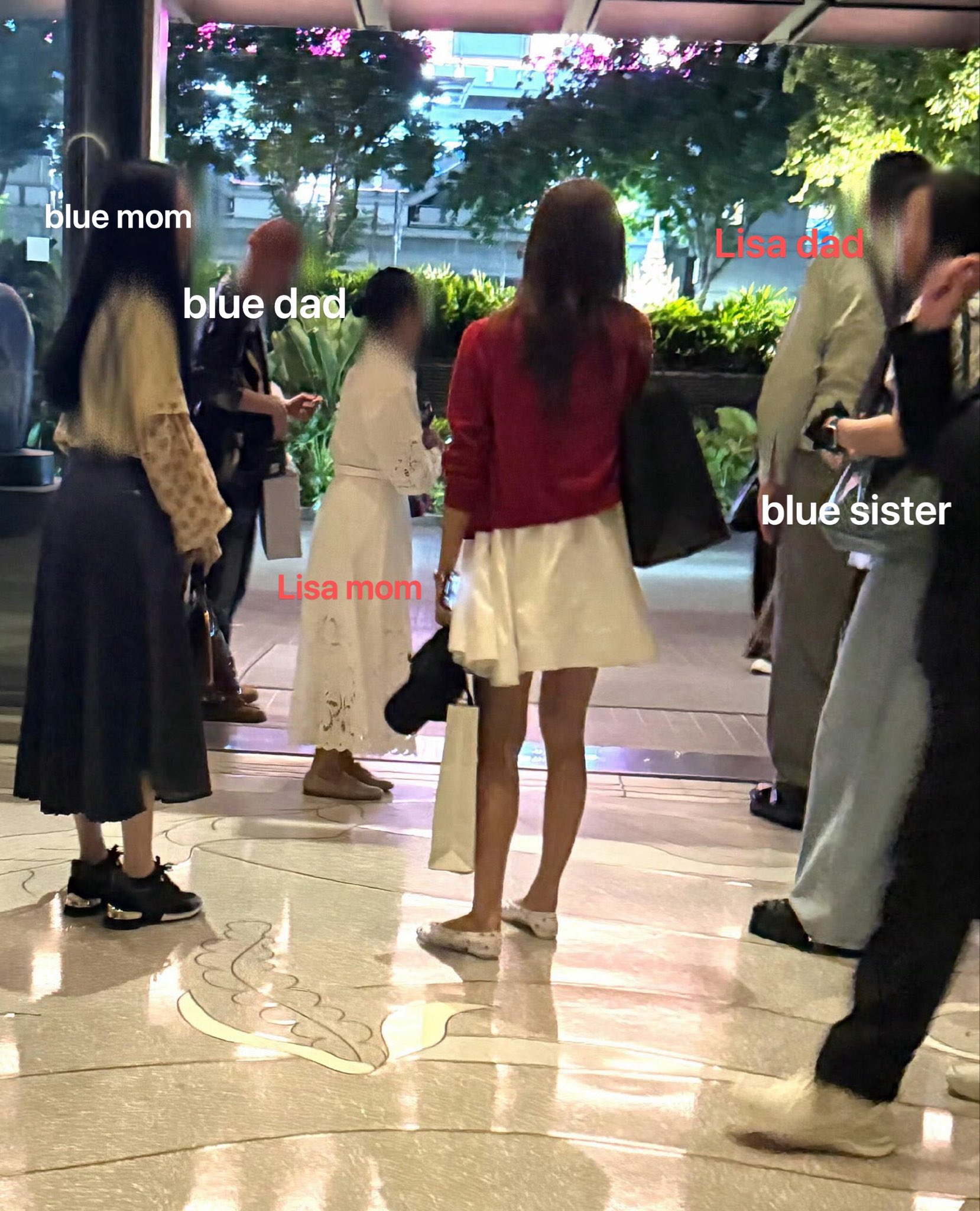 2 bên gia đình Lisa - Blue Pongtiwat cùng đi tổ chức sinh nhật cho mẹ Blue trong bầu không khí ấm áp, thân tình. Ảnh: X