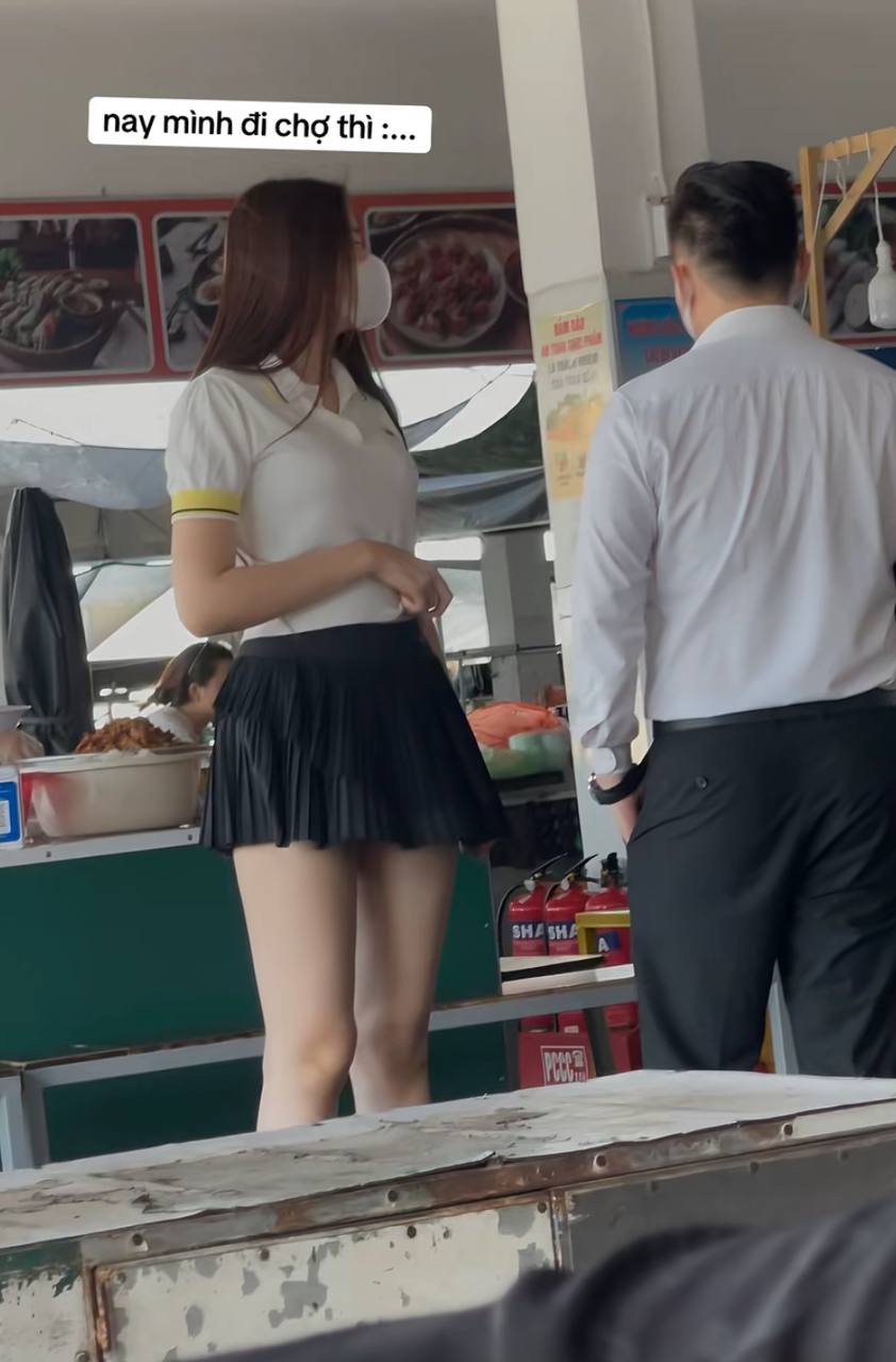 Hoa hậu Đỗ Thị Hà và thiếu gia Viết Vương bị bắt gặp cùng nhau đi chợ ở quê