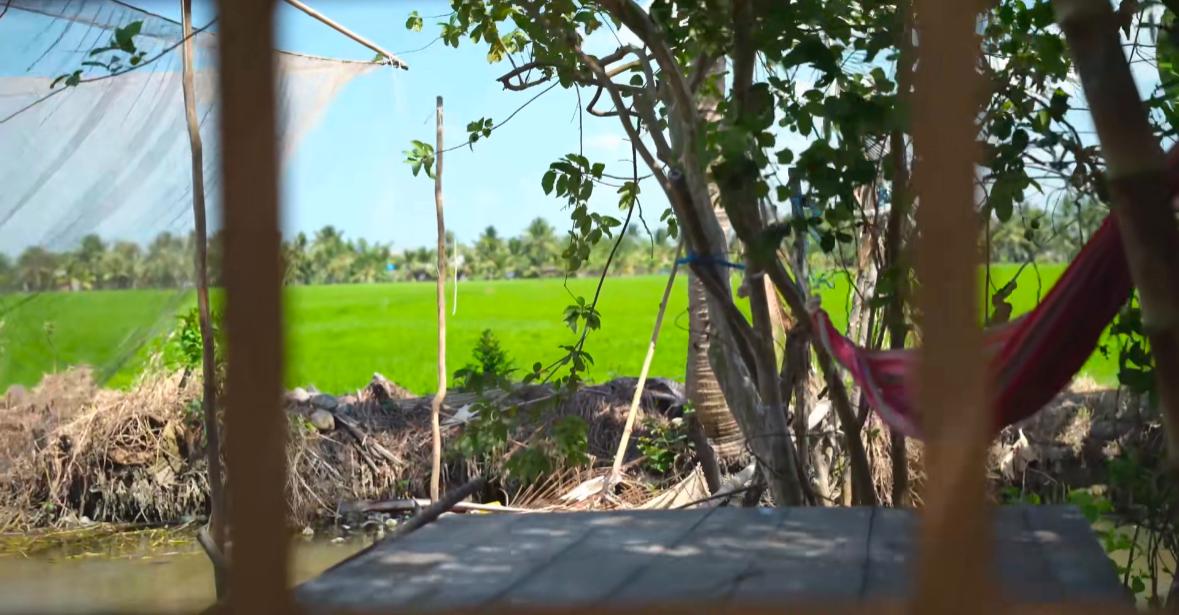   Phòng ngủ của Khang có view nhìn thẳng ra đồng ruộng   