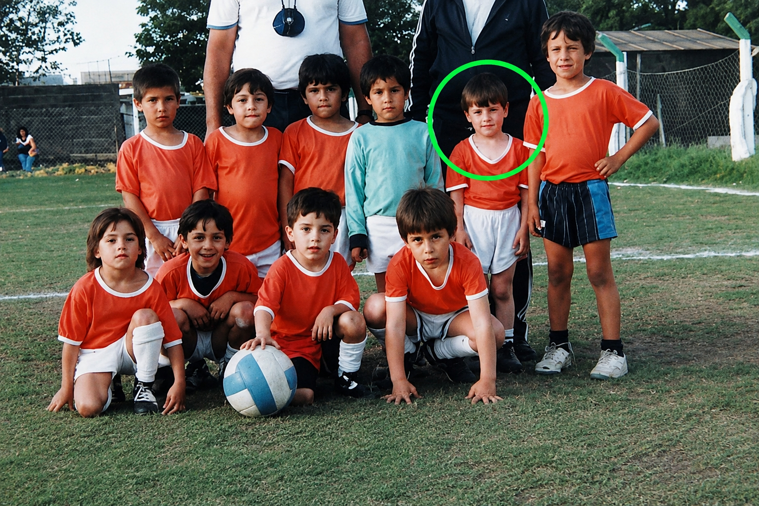 Lionel Messi bộc lộ tình yêu và thiên bẩm về bóng đá từ khi còn rất nhỏ (Ảnh: FOX Sport)