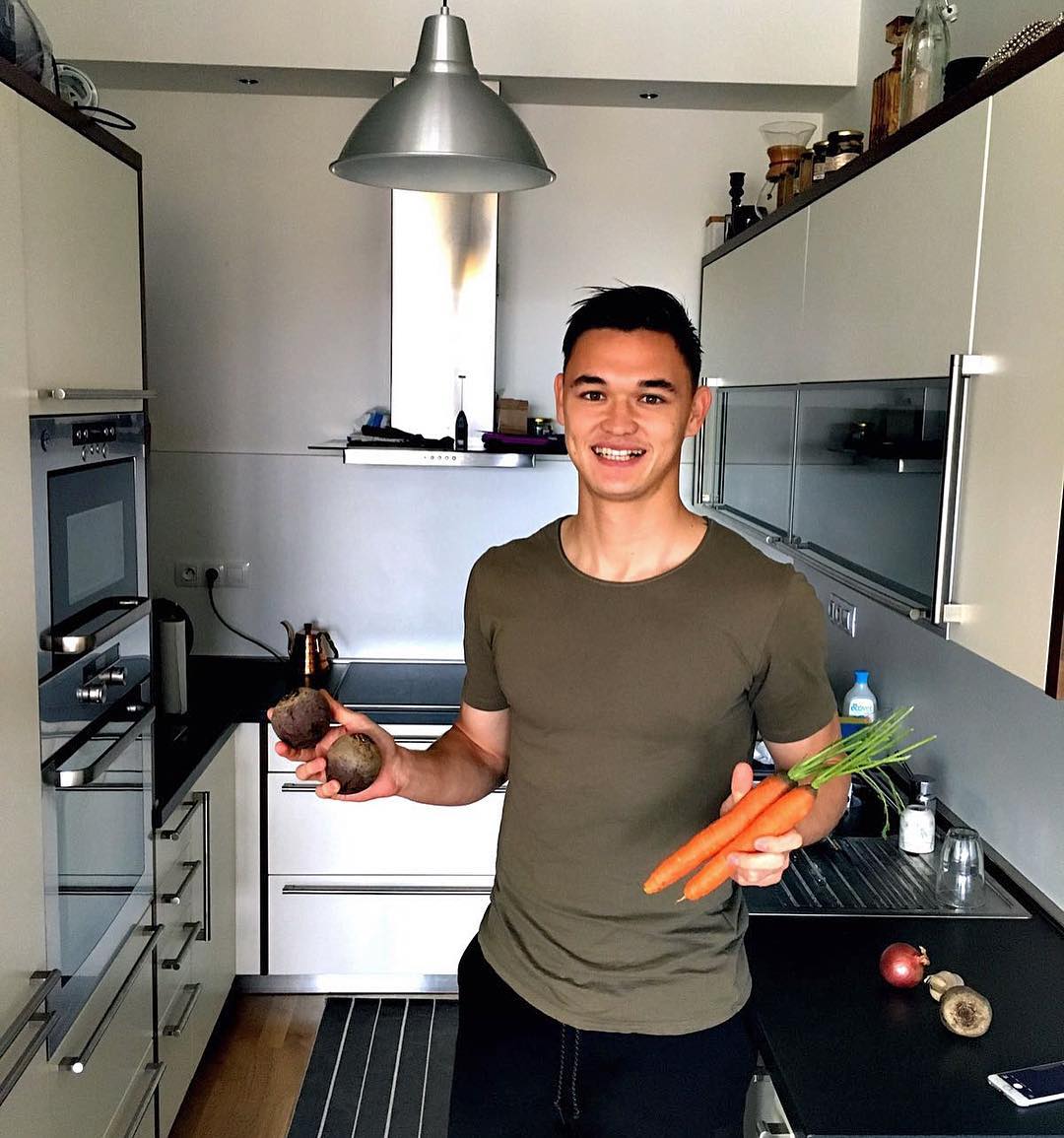 Lê Giang biết nấu ăn và thỉnh thoảng cũng chia sẻ các bữa ăn do mình tự nấu lên MXH. Ảnh: IGNV.