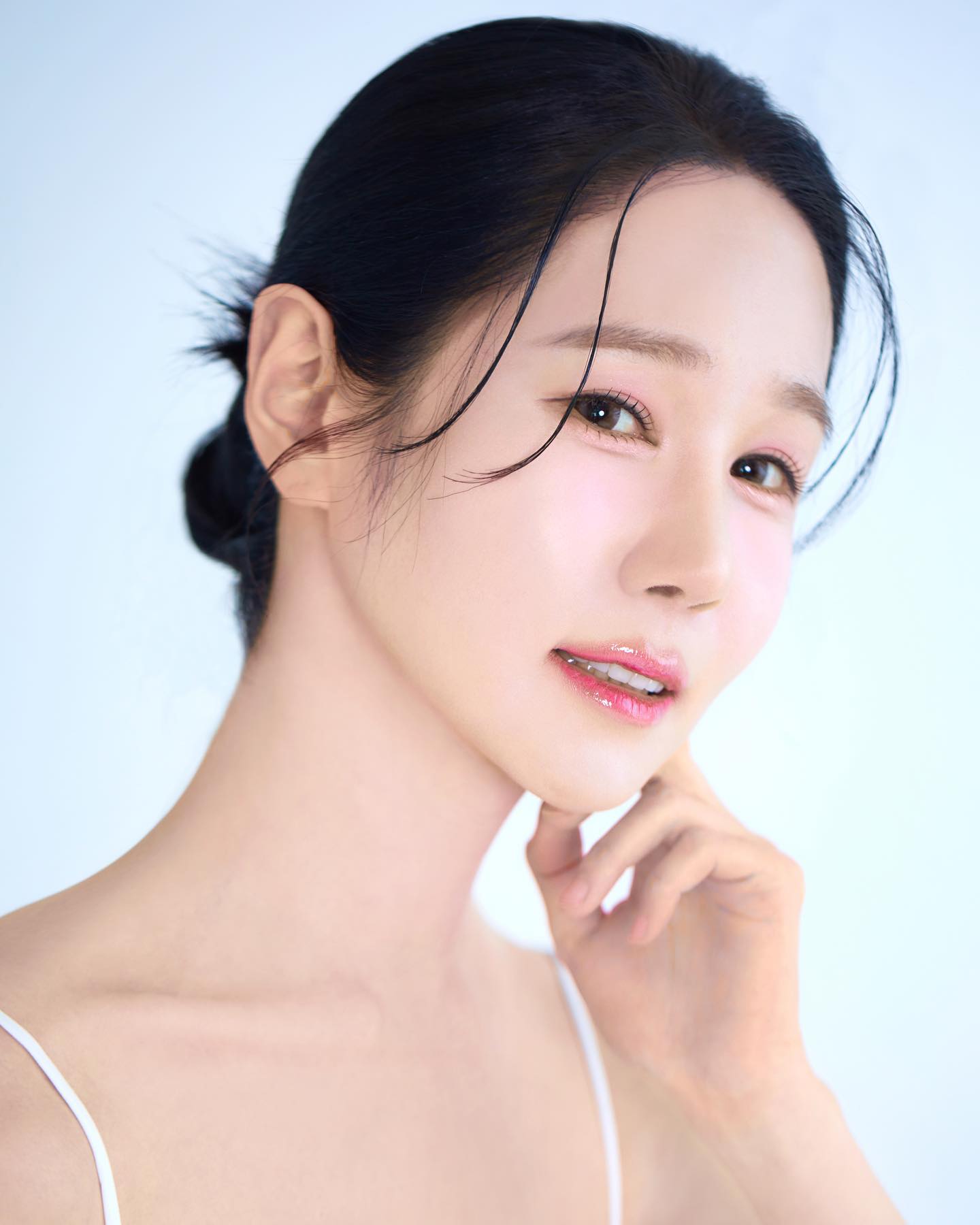Ok Soon vừa xác nhận ly hôn sau 5 tháng chung sống với ông xã ngoài showbiz. Đáng nói, cô đã hủy đăng ký kết hôn ngay từ sớm. Ảnh: IGNV