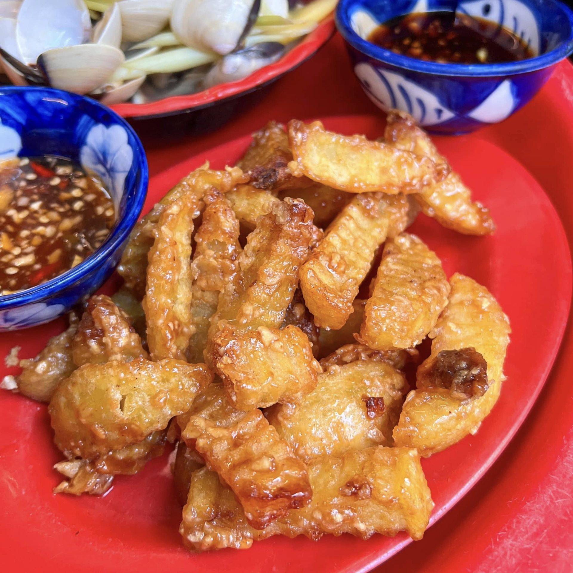 “Gây thương nhớ” nhất Hạnh Ốc không phải ốc mà lại là khoai chiên bơ tỏi. Ảnh: Đức Trung