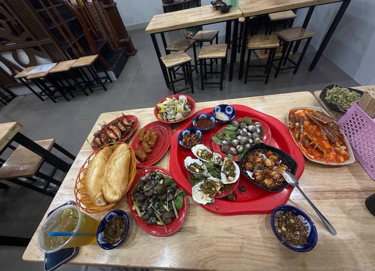 Không gian của quán khá thoáng, sạch sẽ. Ảnh: Google Review