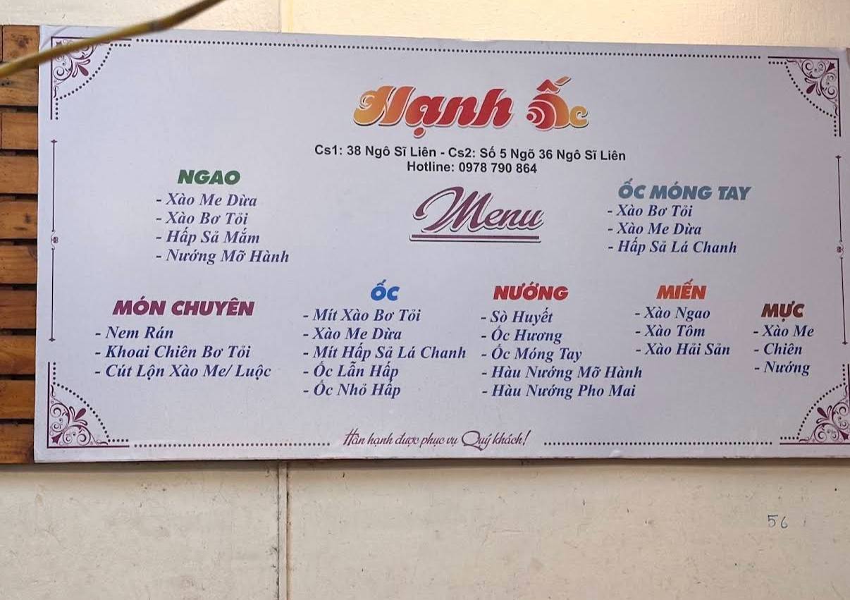 Menu tại đây khá đa dạng, với nhiều món từ ốc, ngao, sò, mực cho đến các món ăn vặt quen thuộc.