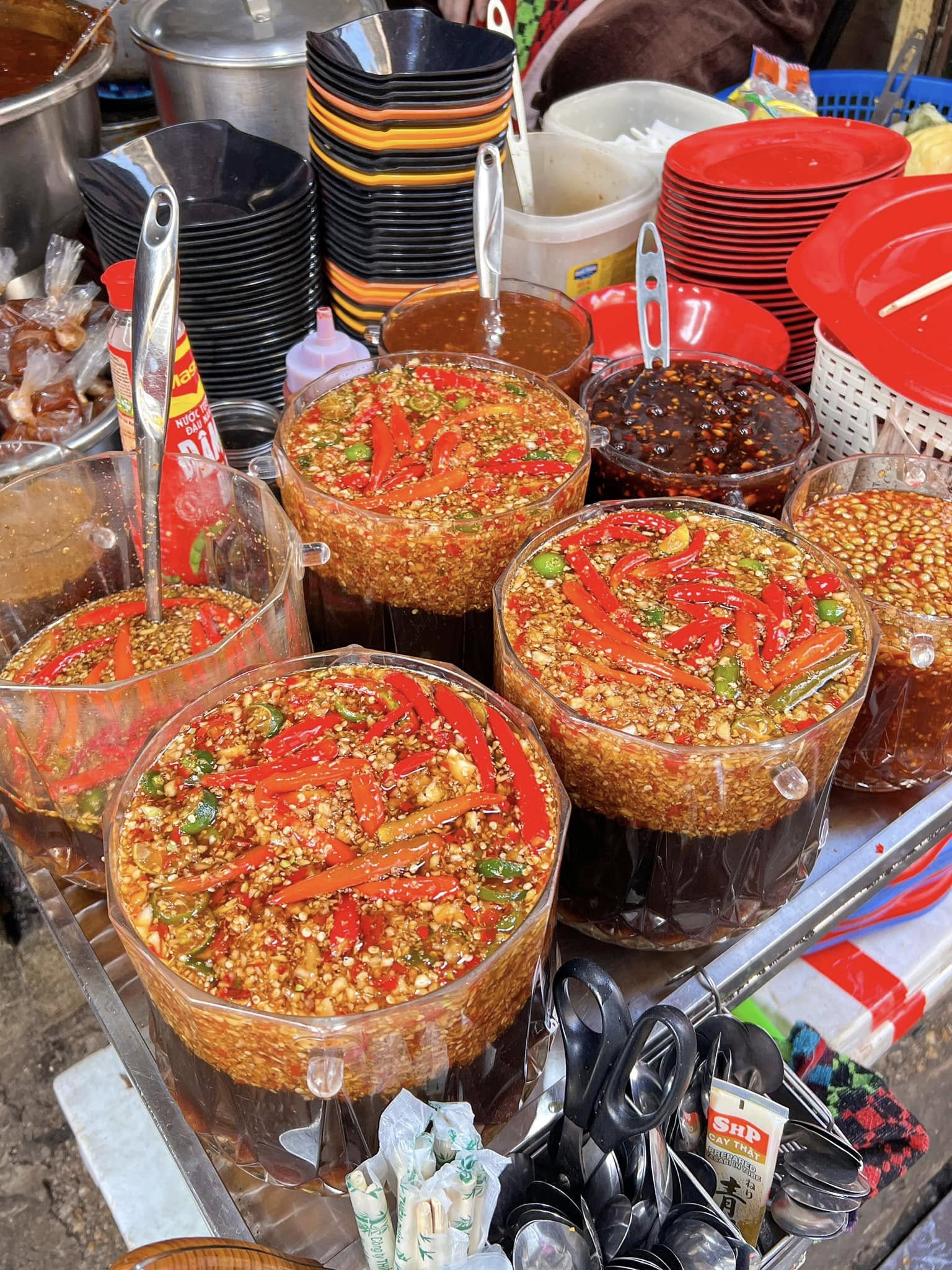 Hạnh Ốc là quán ốc nổi tiếng tại Hà Nội. Ảnh: Đức Trung