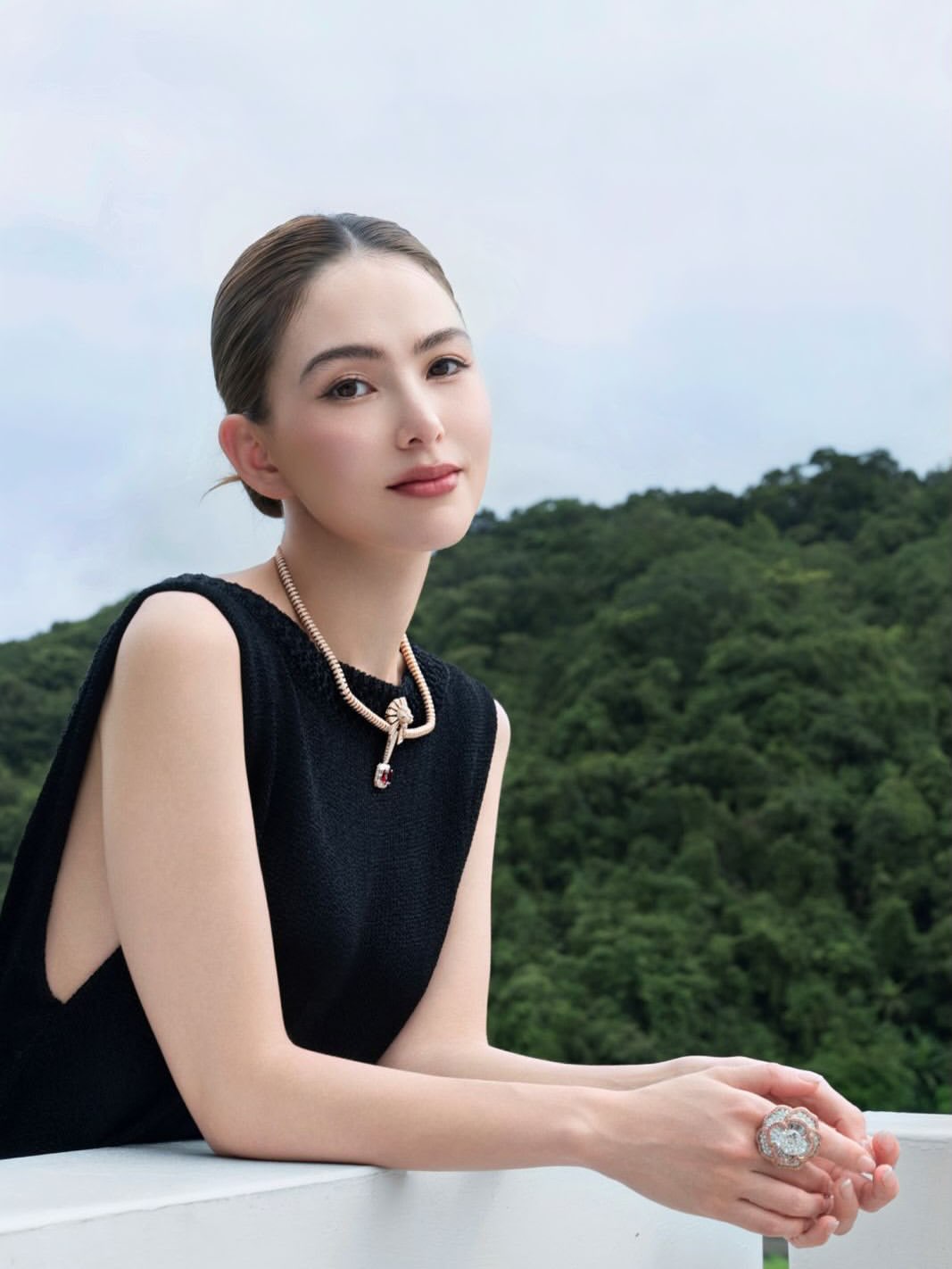 Mỹ nhân 17 tuổi hẹn hò, 22 tuổi lên xe hoa: Đám cưới được chồng tặng 1.296 viên kim cương, sinh nhật nhận 2 căn hộ cao cấp