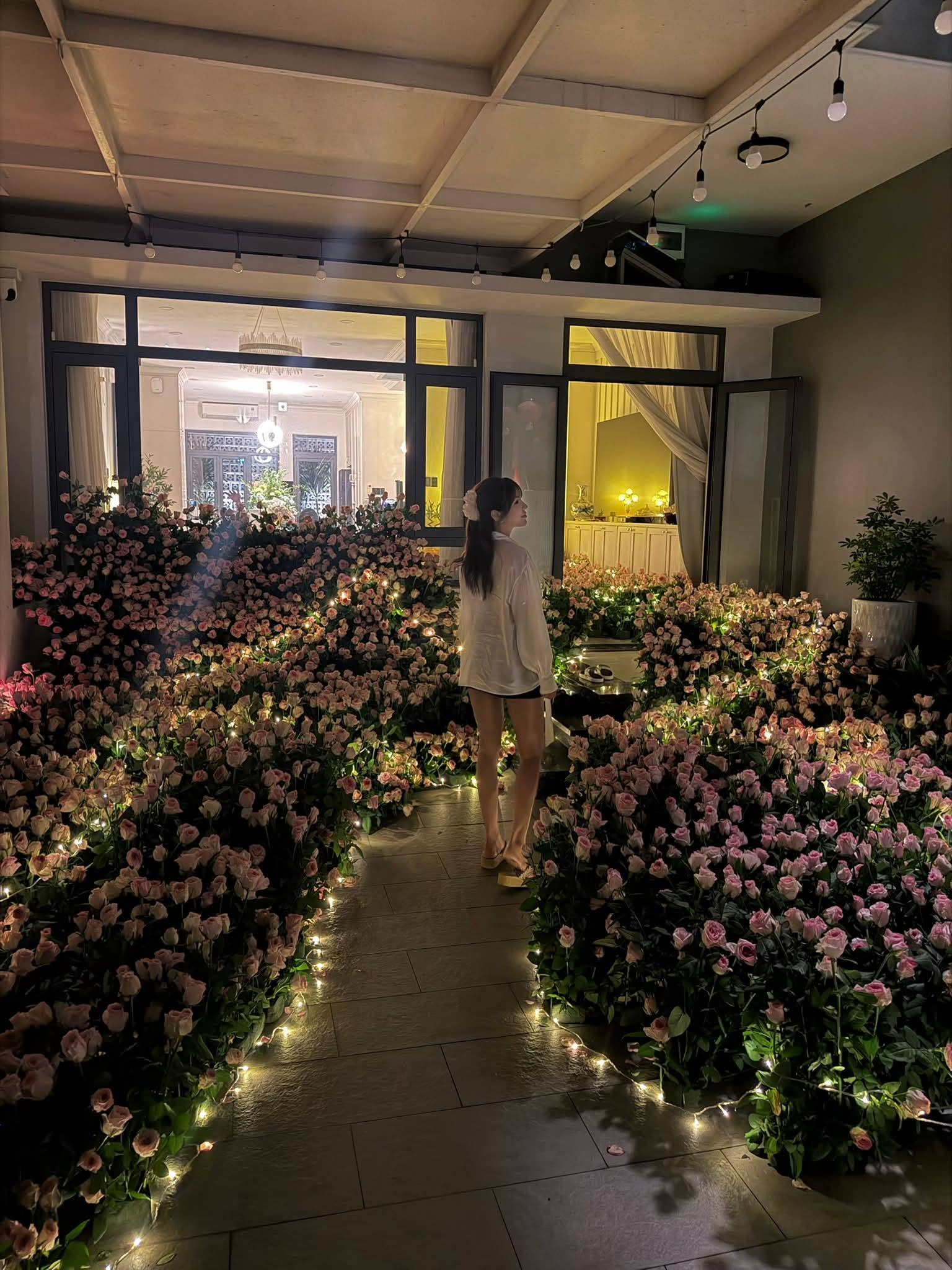Diệp Lâm Anh vỡ oà với món quà đặc biệt Phạm Kiên dành cho mình