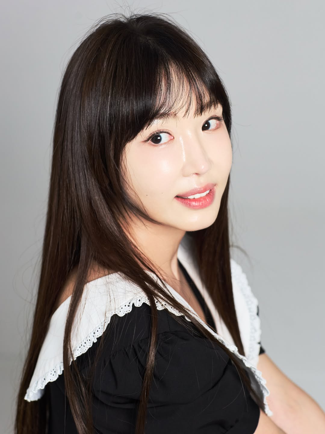 Kang Ye Won sinh năm 1979, là nữ diễn viên được biết đến qua nhiều bộ phim điện ảnh và truyền hình nổi bật. Ảnh: Instagram