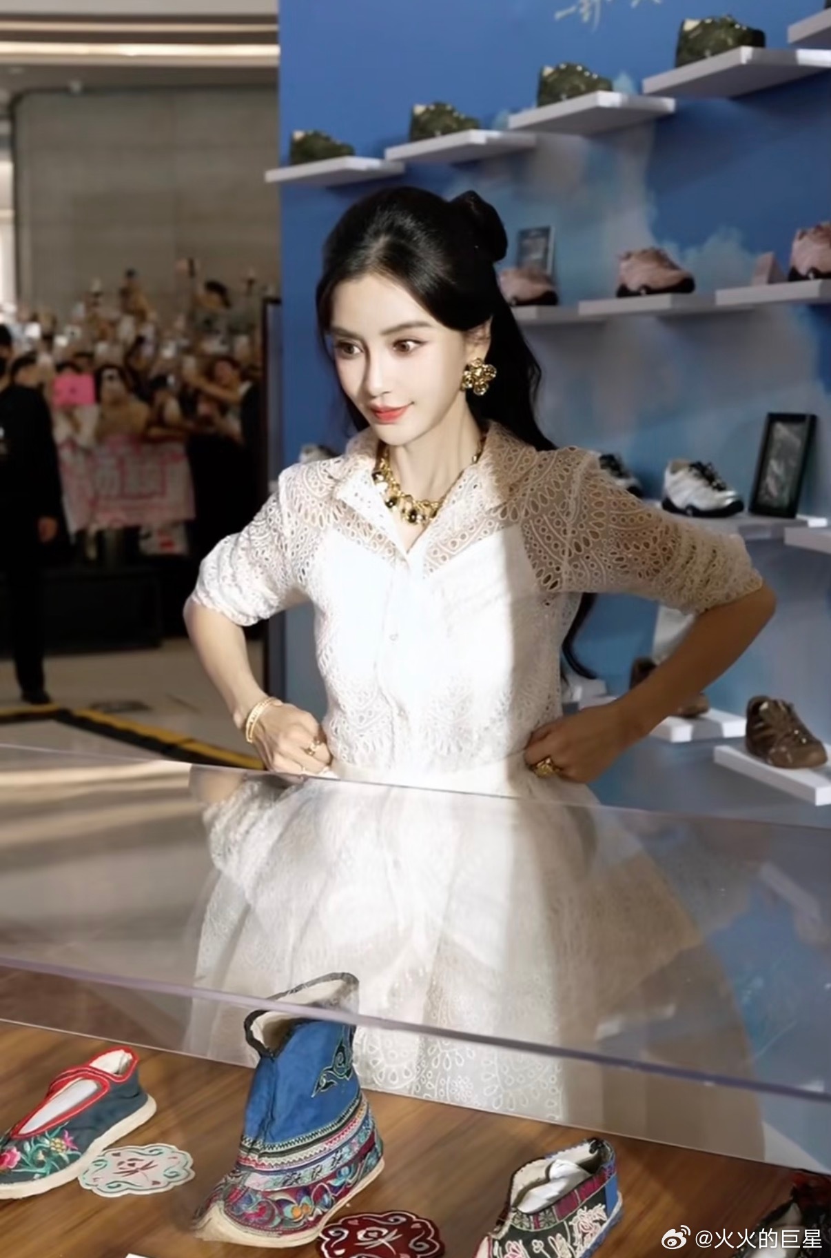 Đang lan truyền khoảnh khắc thân mật của Angelababy và thiếu gia kém 11 tuổi 