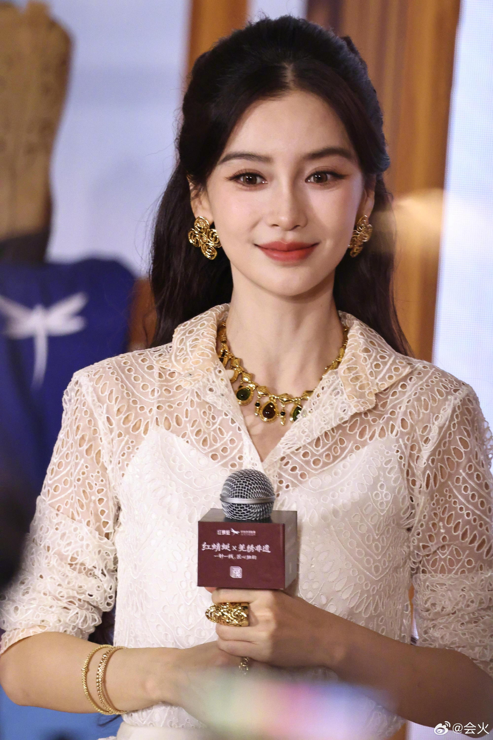 Angelababy xinh đẹp rụng rời trong từng khoảnh khắc, xứng danh 1 trong những “tường thành nhan sắc” ở Cbiz. Ảnh: Weibo
