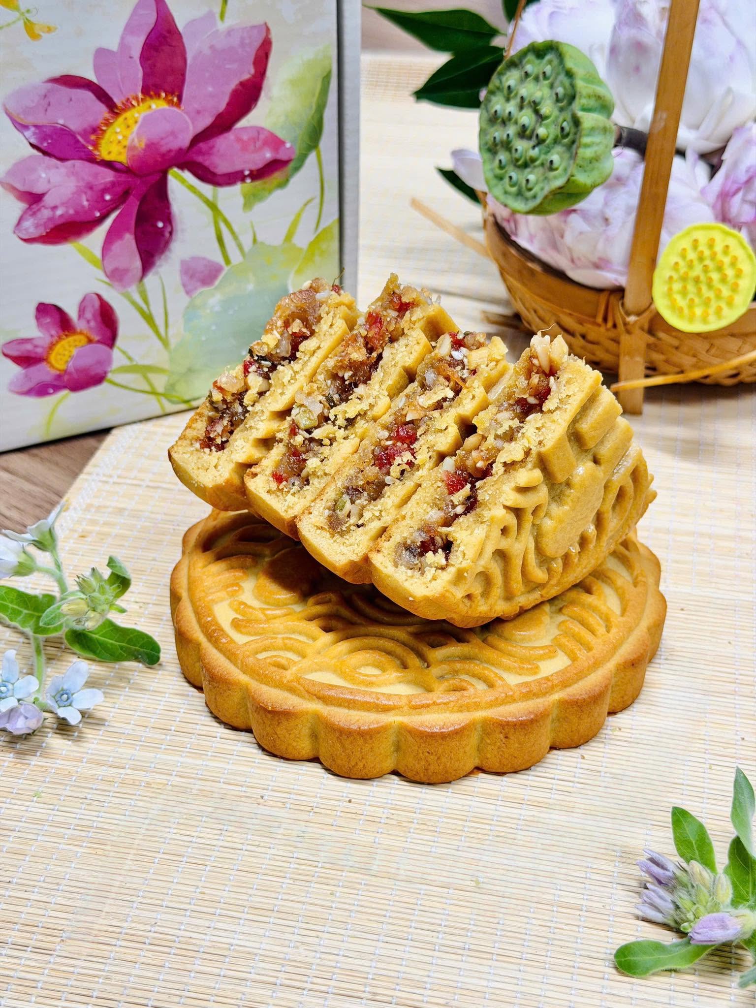 Quang Linh Food phải ngừng nhận đơn 43 tiếng vì quá tải, bánh trung thu 158.000 đồng mở bán lại là hết veo