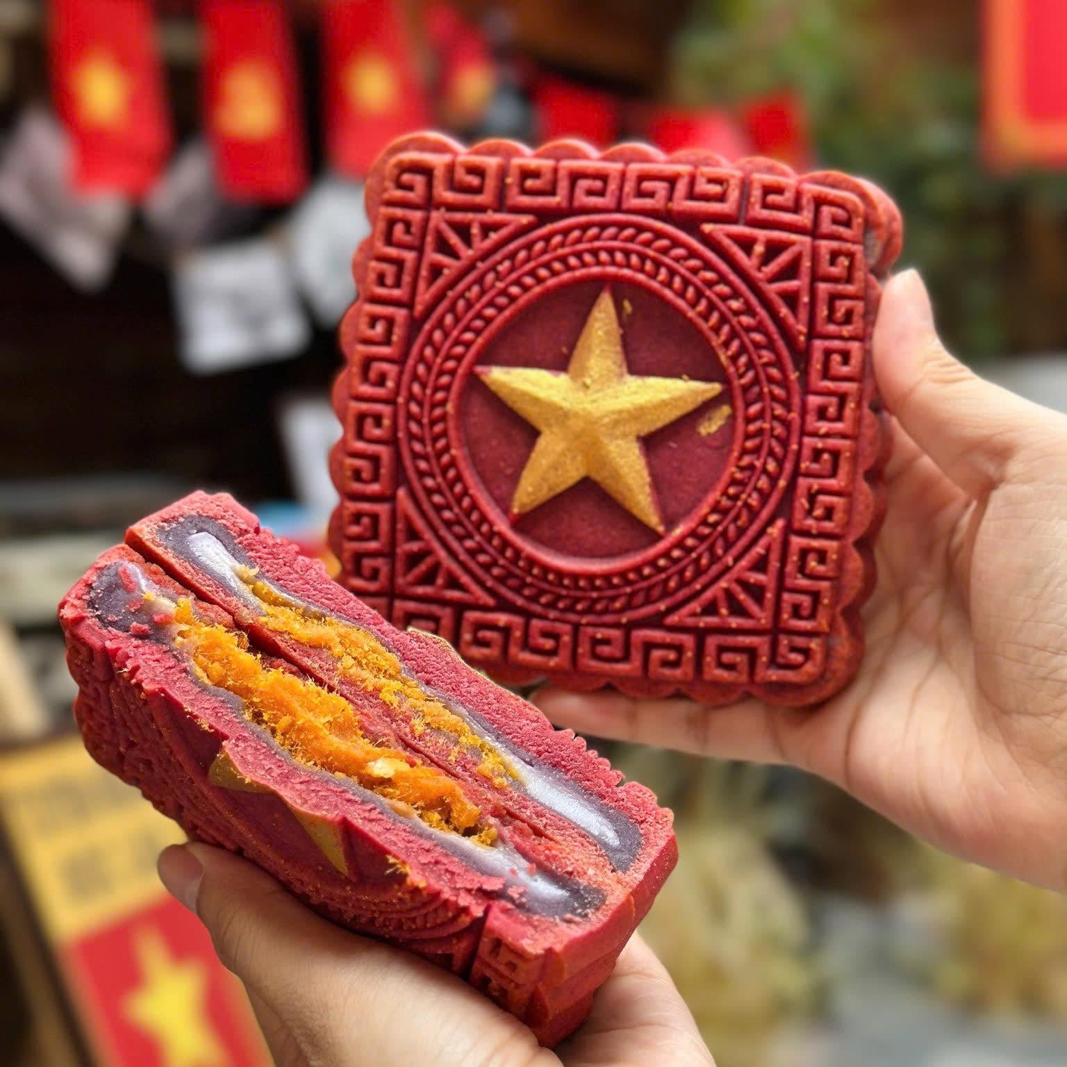Bánh nướng ngôi sao nhân khoai môn mochi trứng muối chà bông có giá pre-order 158.000 đồng. Ảnh: Quang Linh Food