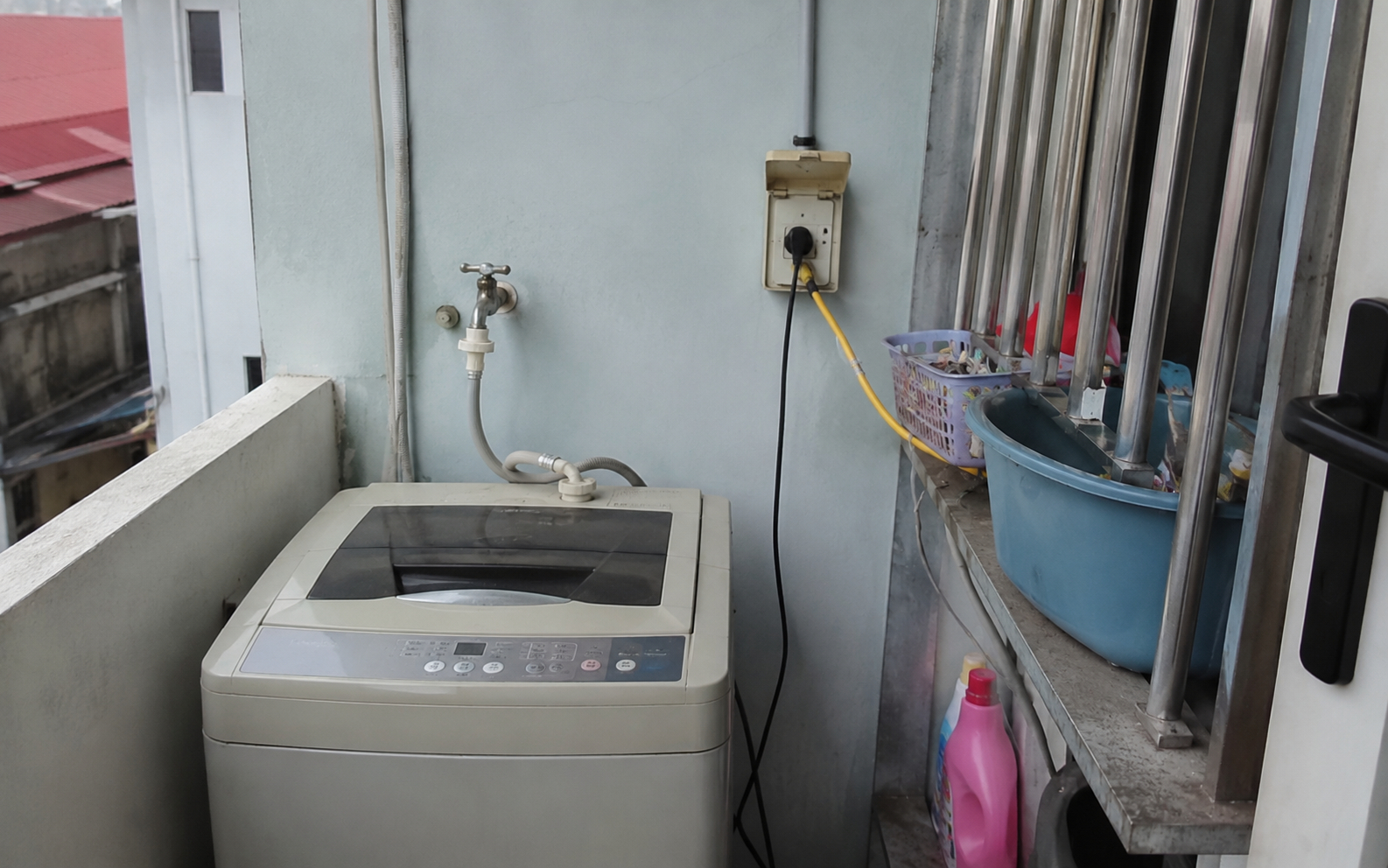Lời khuyên cho những gia đình đang đặt máy giặt ngoài ban công, sân thượng