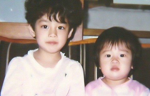 Kim Tae Hee (bên trái) từ thời nhỏ đã rất nổi bật. Ảnh: Pann