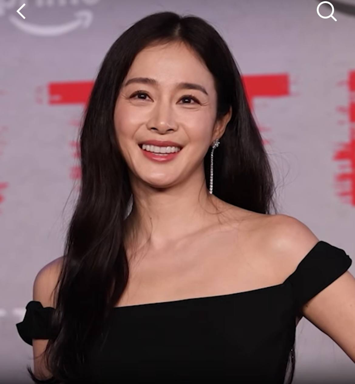 Những năm gần đây, Kim Tae Hee chấp nhận già đi tự nhiên và không xấu hổ về điều đó. Ảnh: Pann