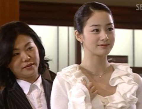 Kim Tae Hee trở thành một trong những gương mặt “vàng” của làn sóng Hallyu thập niên 2000. Ảnh: Pann