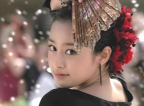 Kim Tae Hee là hình mẫu phụ nữ tài sắc vẹn toàn. Ảnh: Pann
